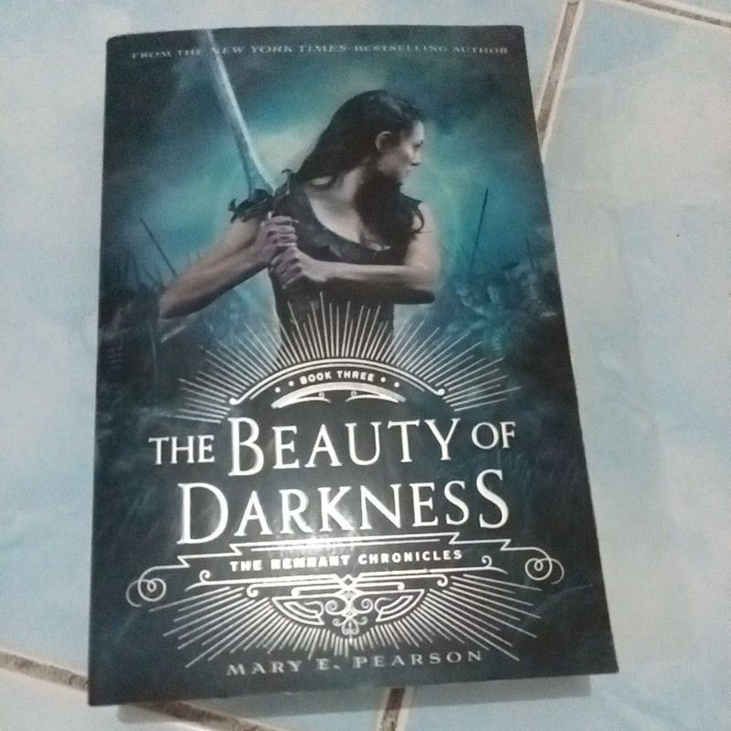Buku Bacaan Novel Fantasi Fiksi The Beauty Of Darkness The Remnant Chronicles