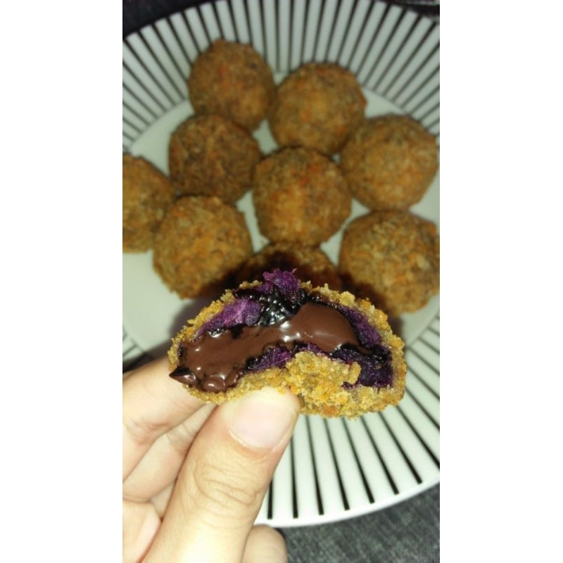 

BOLA-BOLA UBI COKLAT
