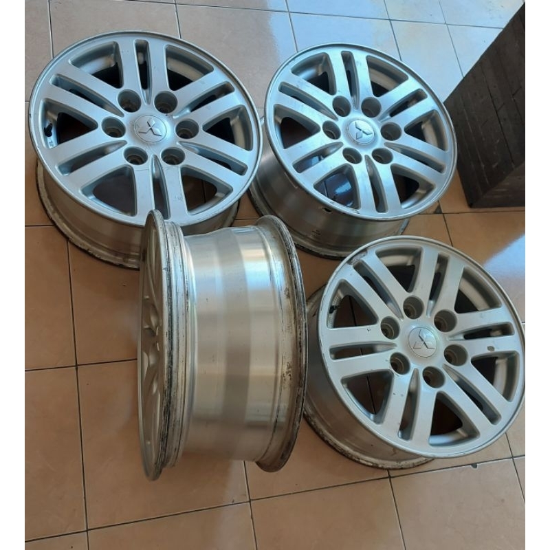 velg OEM strada lubang 6ring16 bs dipake panther, fortuner, pajero
