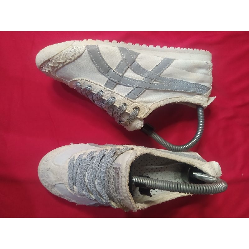 ONITSUKA TIGER (SIZE 36)