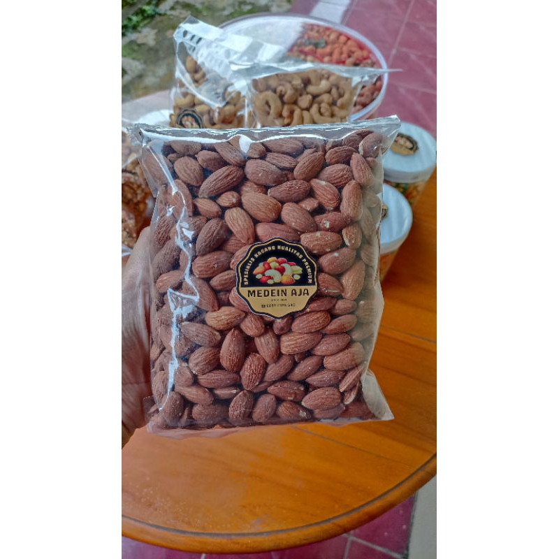 

Kacang Almond berbagai ukuran