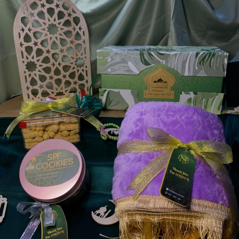

PREMIUM MUBARAK EID HAMPERS