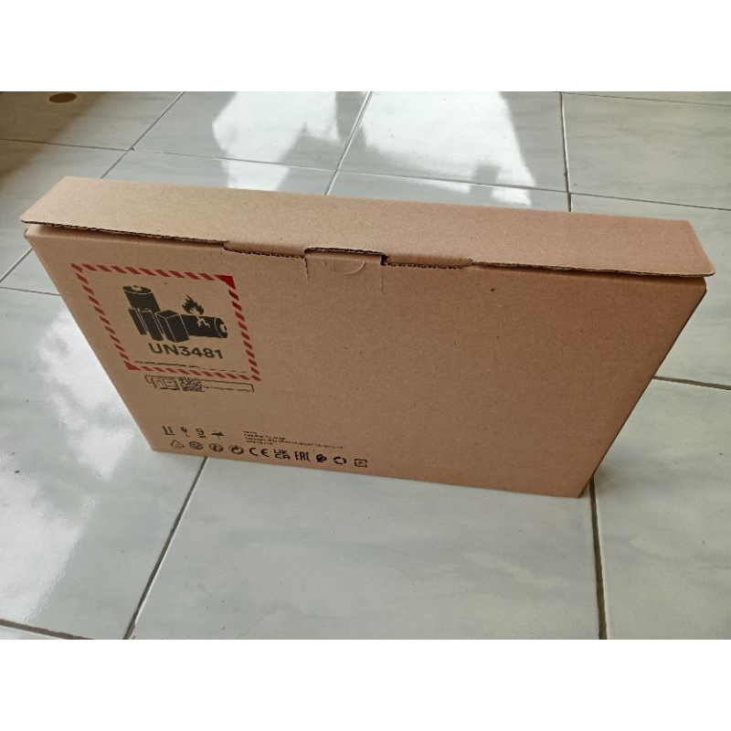 

box laptop Lenovo + partisi ( isi 10 pcs )