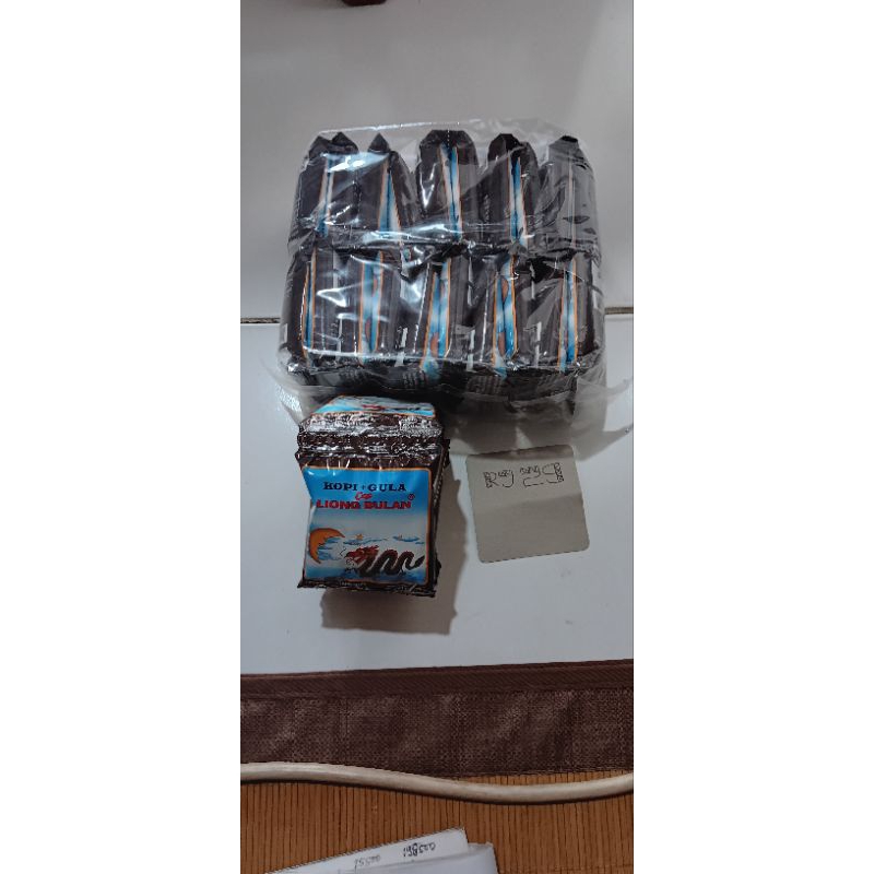 

kopi liong bulan original 1pak isi20sachet, kopi+gula 28gram.