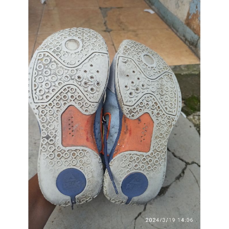 sepatu basket peak original second size 43, decit