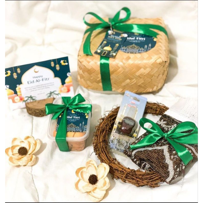 

Hampers Lebaran idul fitri premium, besek box palembang readystock isi sajadah, tasbih digital dan kue