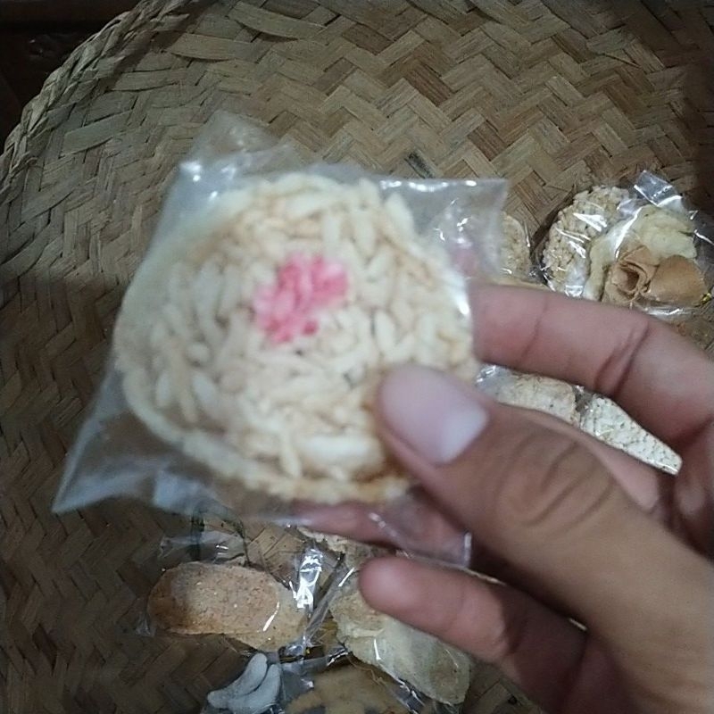 

jaje goreng/rengginang jaje goreng mantappp