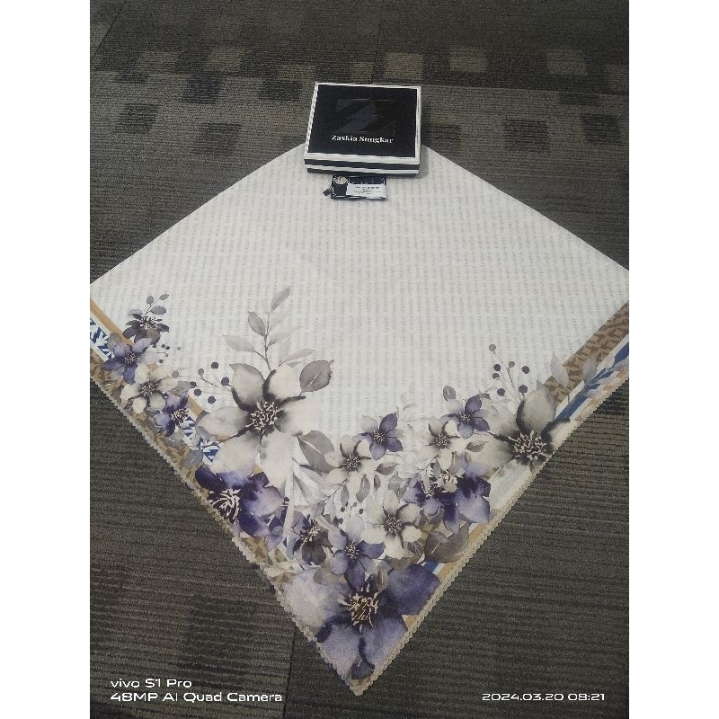 Zaskia Sungkar scarf preloved