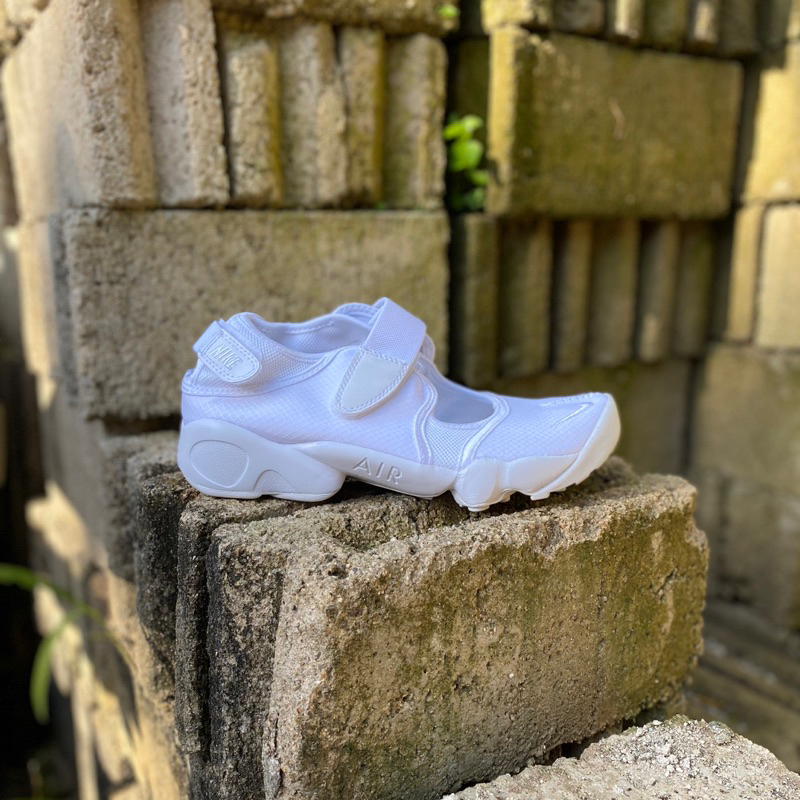 NIKE AIR RIFT TRIPLE WHITE