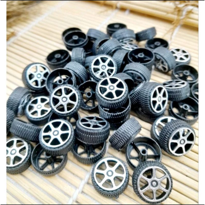 Roda Mobil Mainan Plastik Uk 1,4cm