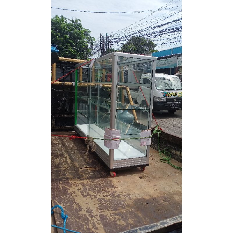 Etalase kaca 150 cm