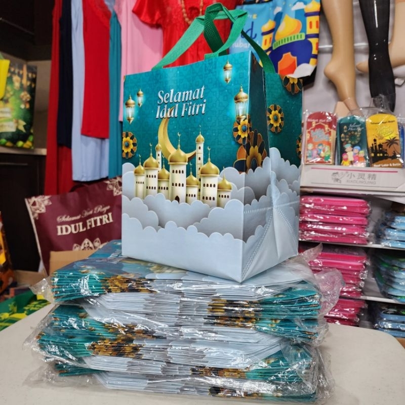 

Tas Sponbond Santunan Parcel Lebaran Premium Goodie Bag Box Idul Fitri Ukuran 25x20x30cm Tas Parcel Lebaran Laminasi Tapak Persegi Muat Box Nasi Kotak