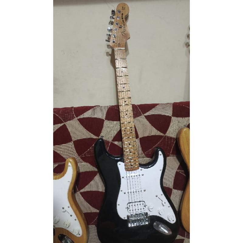 FENDER STRATOCASTER CUSTOM MADE IN USA