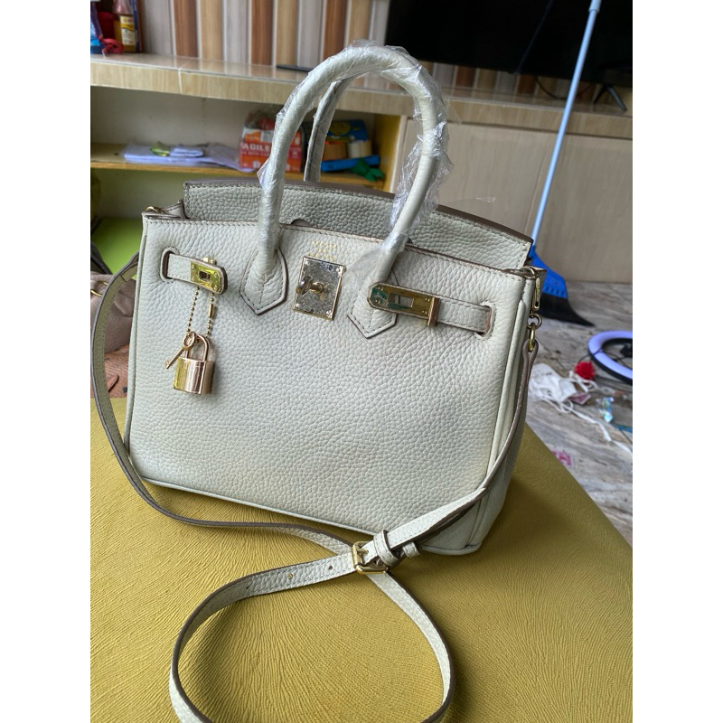 Tas bekas. Tas seken. Tas second. Tas kremes