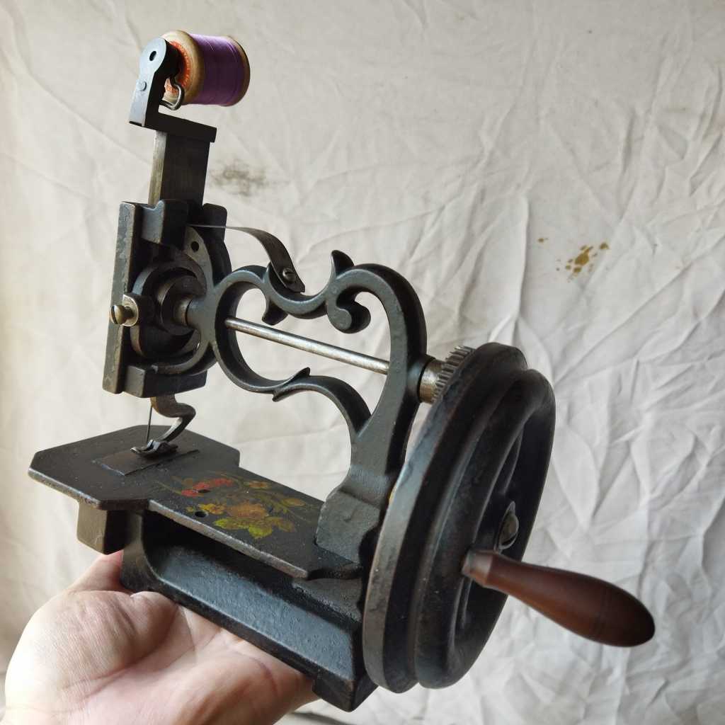 Pajangan Vintage 1885 Chas Raymond New England Sewing Machine