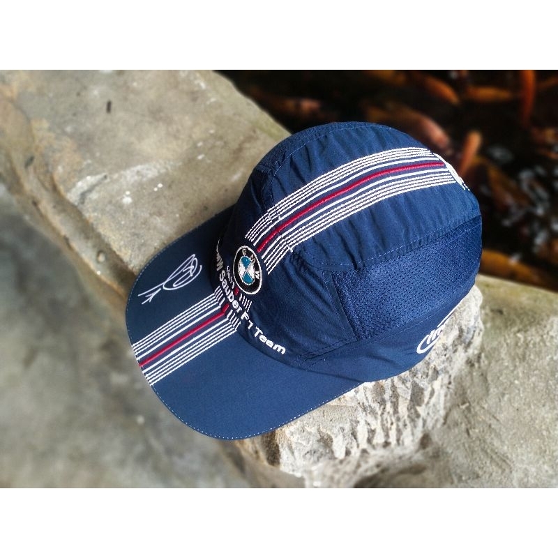 Topi BMW Sauber F1 Team