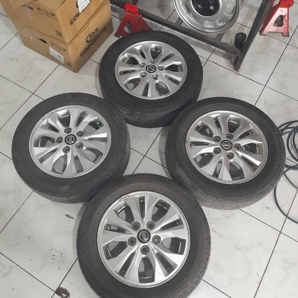 VELG MOBIL BEKAS R15 BAUT 5 STD LIVINA R15 X5,5 5X114,3 ET40