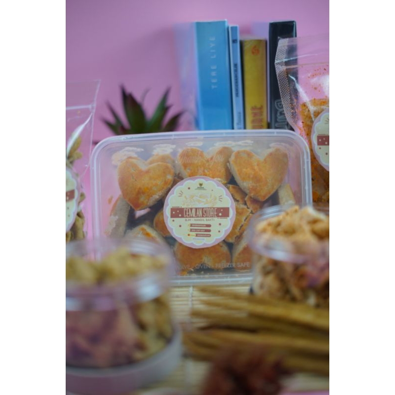 

Wadai Kacang Amor | Kue kering bentuk amor isi 30 biji |Silakan baca deskripsi produk untuk lebih jelas