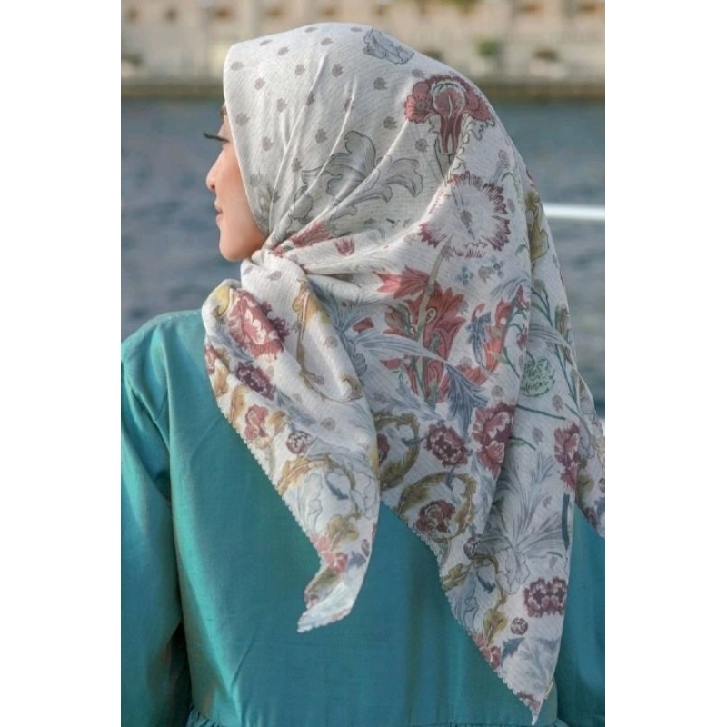 BUTTONSCARVES THE ROYALE SERIES - WHITE
