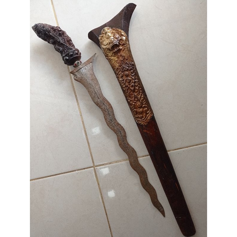 keris bali pamor  adeg sapu