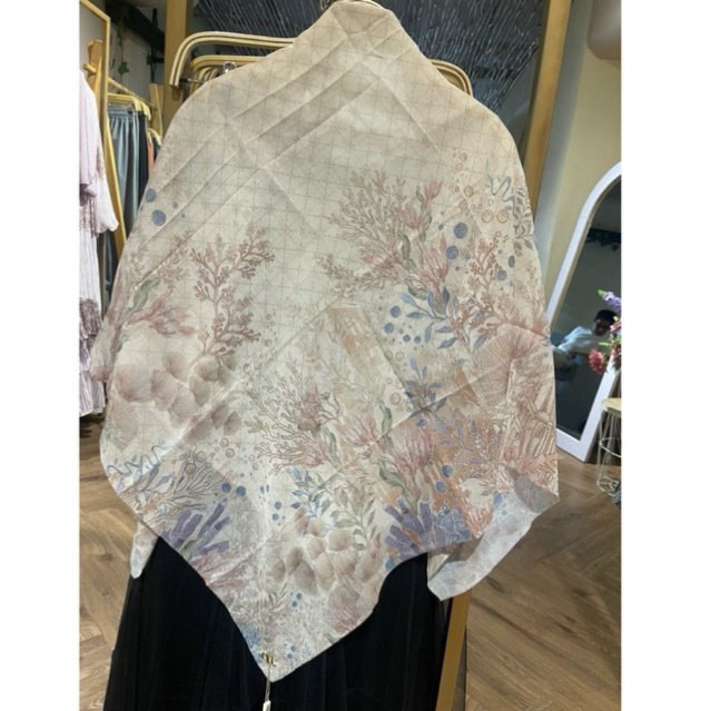 SCARVES MOTIF