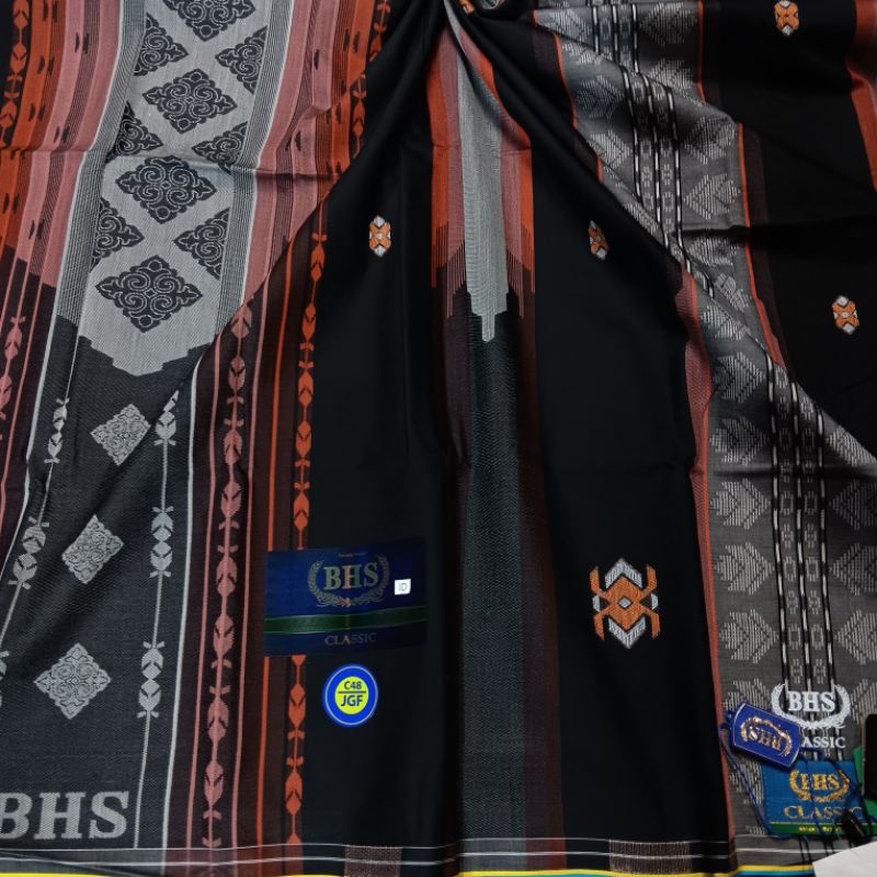 SARUNG BHS CLASSIC GOLD C48 JGF 10 HITAM JACQUARD