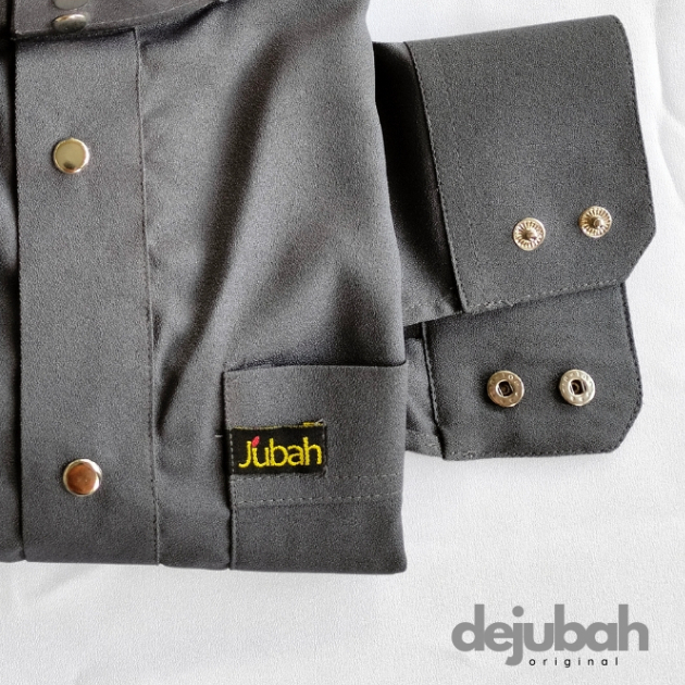 DeJubah - Jubah SUJA (Saudi & Kemeja) Jubah pria gamis dewasa berkerah kemeja dan lengan bermanset-Abu Tua