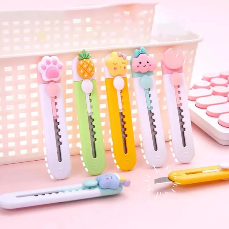 

Cutter Mini Pisau Karakter Lucu Alat Pemotong Kertas Sebaguna