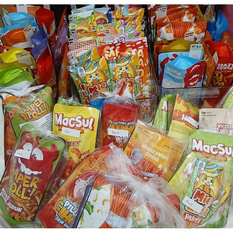 

snack cemilan gaul teman menonton, mie lidi, usus kering, makaroni, basreng, pilus cikur