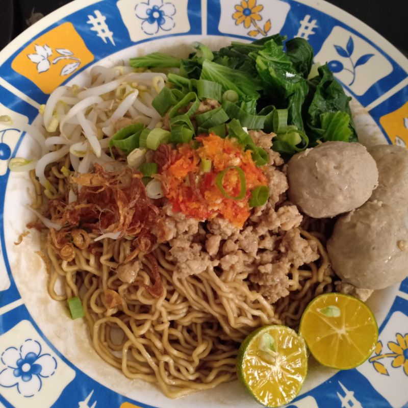 

Bakmie Ayam Bangka + 3 Bakso Sapi Porsi Kenyang.