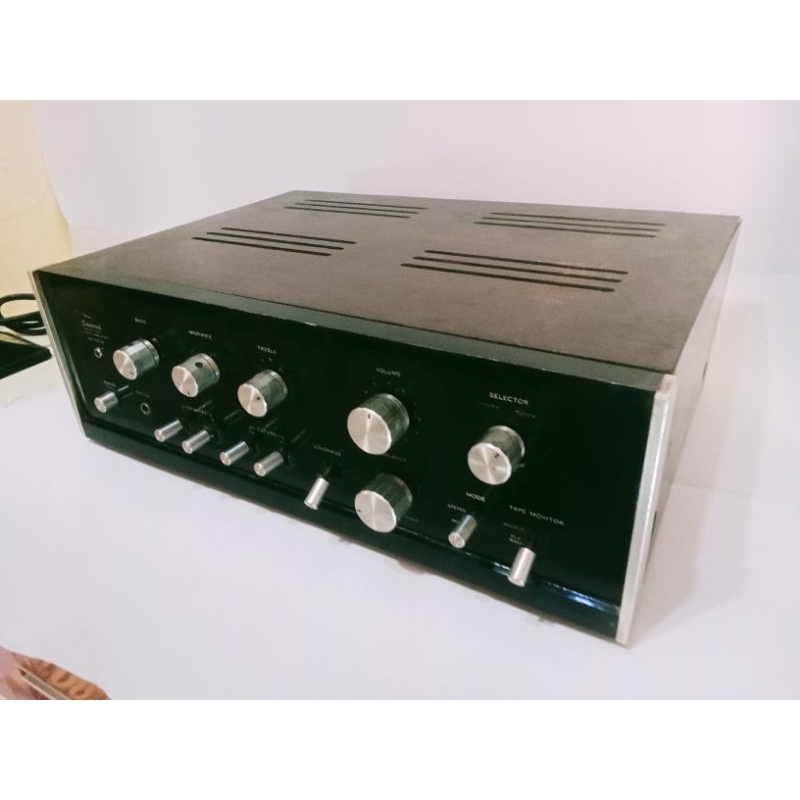 SANSUI SOLIDE STATE STEREO AMPLIFIER AU 555A