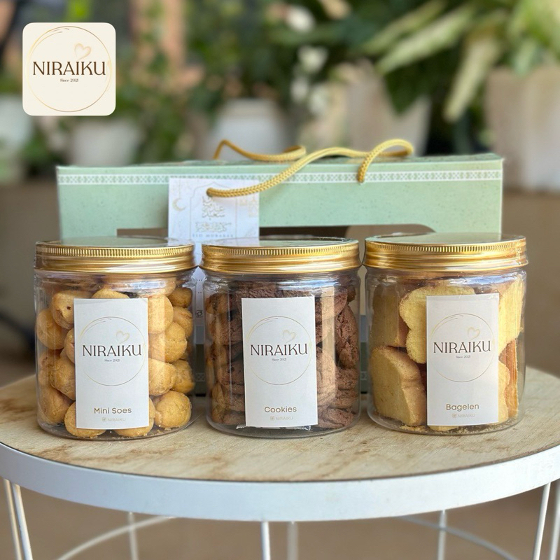 

Hampers Lebaran Toples Gold Parcel Kue Kering