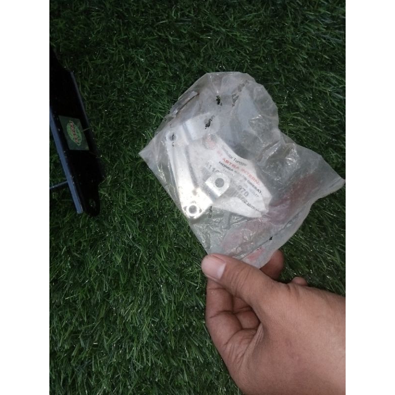 sambungan spakbor depan gl100 original