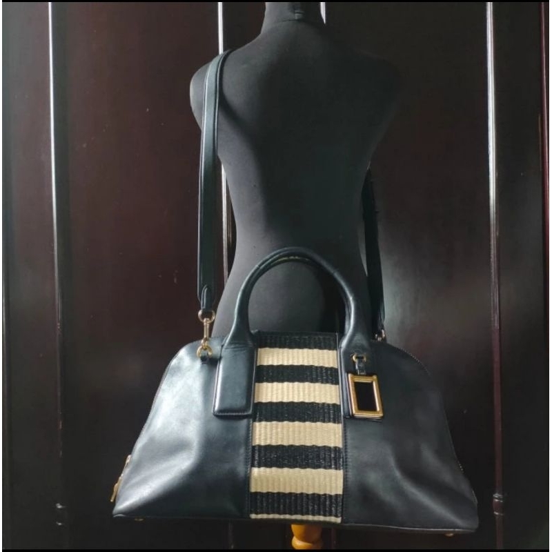Handbag / Tas Jinjing Besar dengan Tali Panjang M A R C By M A R C  J A C O B S Hitam dan Broken Whi
