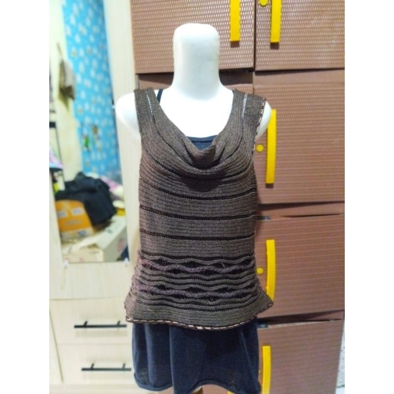 Outer atau tanktop rajut warna coklat tua