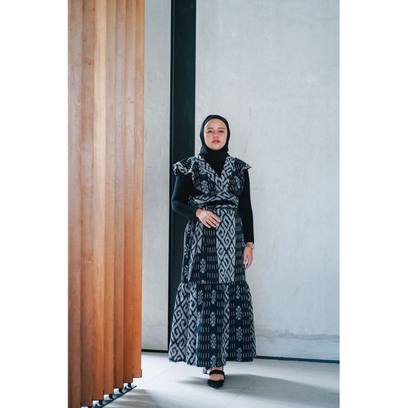 SET RUFFLE // OUTER IKAT BLNKT // ROK MERMAID //  HEM KOKO