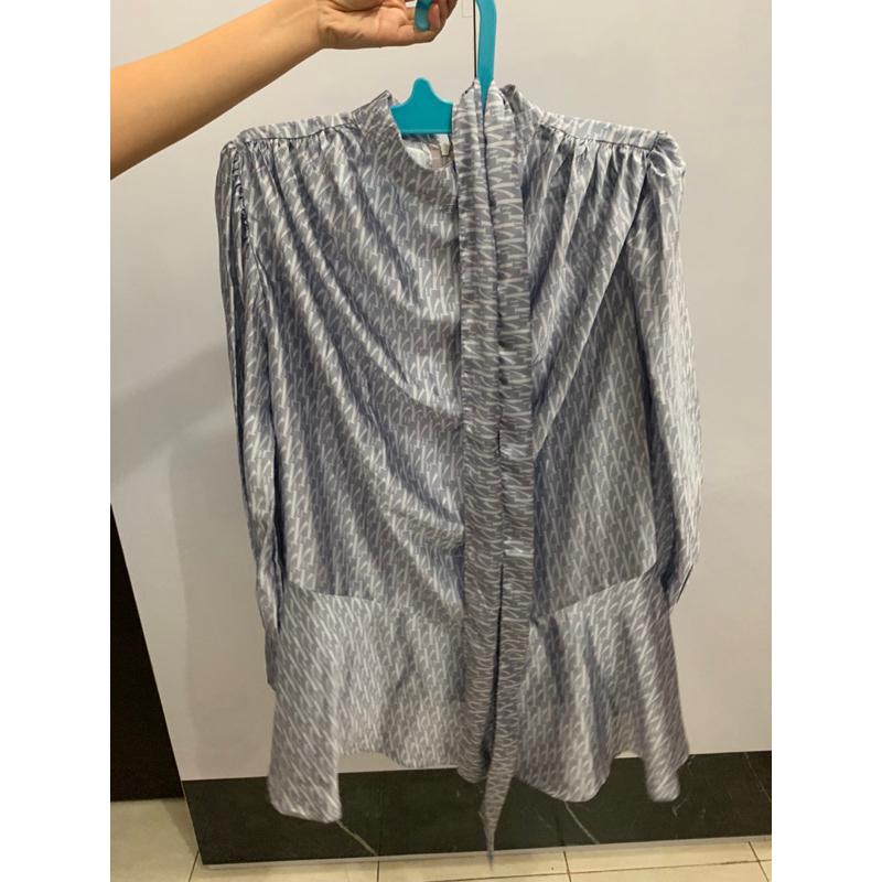 vanilla hijab signature monogram series blouse