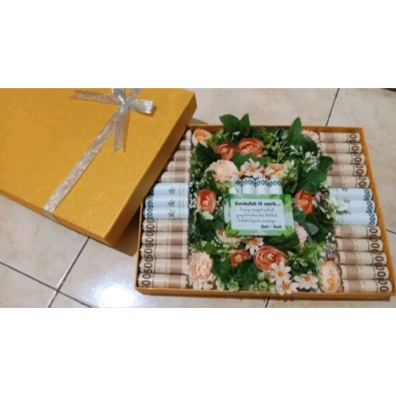 

Box hampers uang