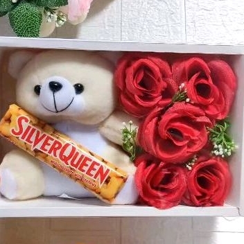 

Gift Box Bunga Mawar Boneka Teddy Bear Beruang Cokelat Coklat Wisuda / Hadiah / Gift / Ulang Tahun / Birthday / Sempro