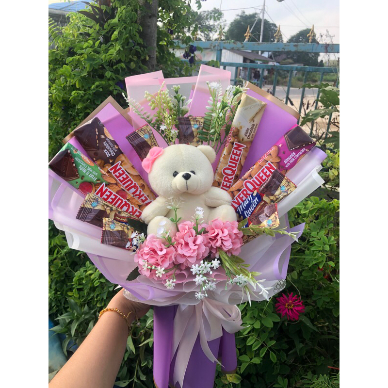 

Buket coklat dan boneka kekinian 2024