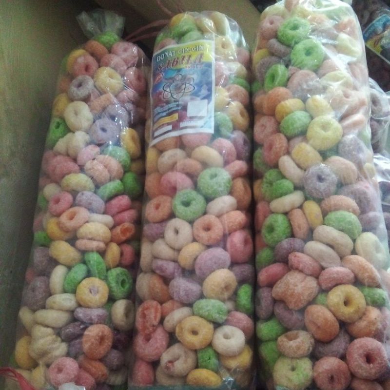 

Telur gabus bulat warna warni/donat kering warna warni