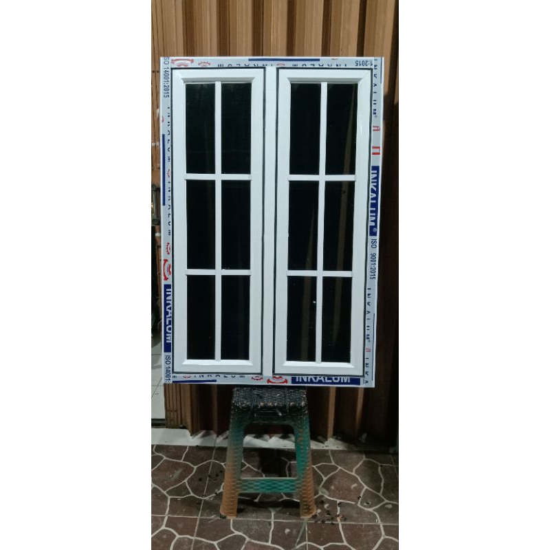 Shp1 jendela +kusen aluminium 2 daun ornamen 3 inci lebar 100cm x tinggi 120cm hitam ,coklat