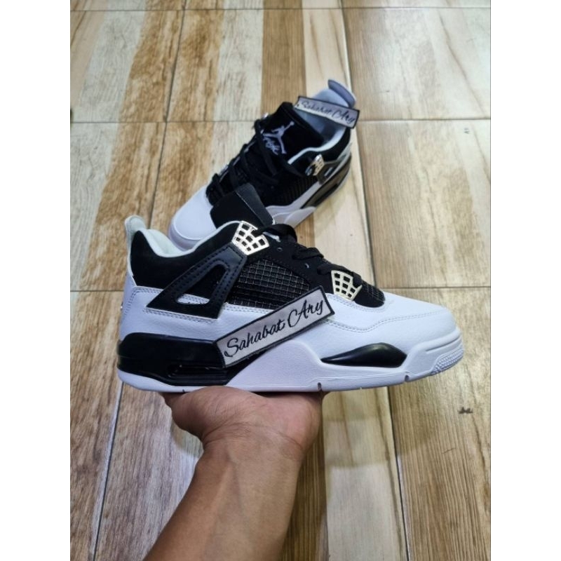Sepatu AJ 4 Retro Black White