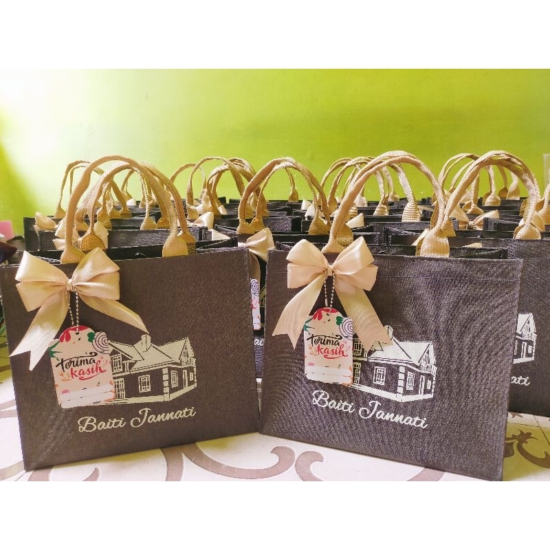 

Tas hampers custom