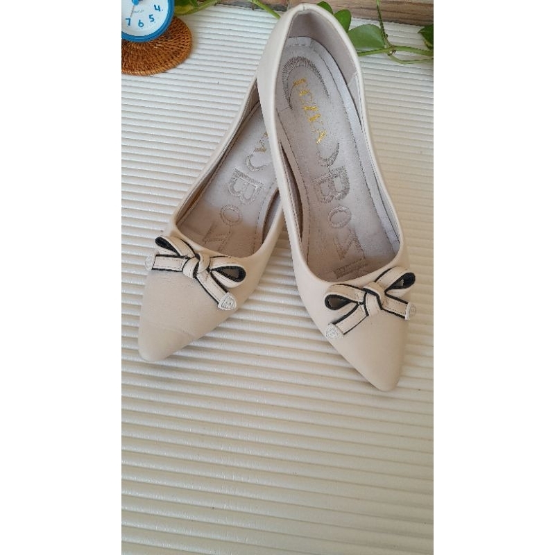 PRELOVED SEPATU WANITA BOZKA