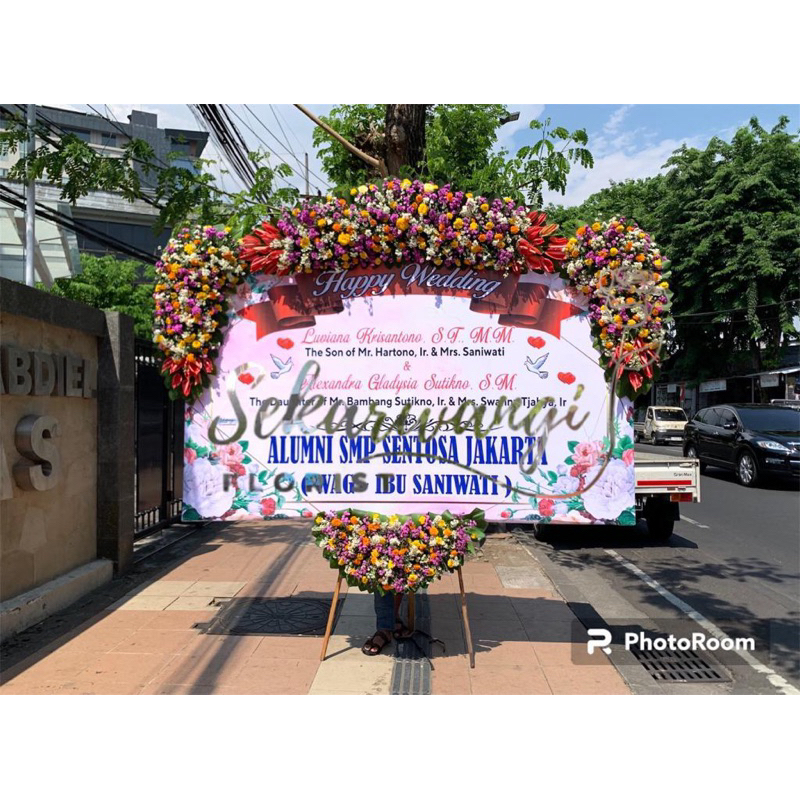 karangan papan ucapan selamat dan sukses / florist 24 jam surabaya / bunga papan ucapan selamat suks