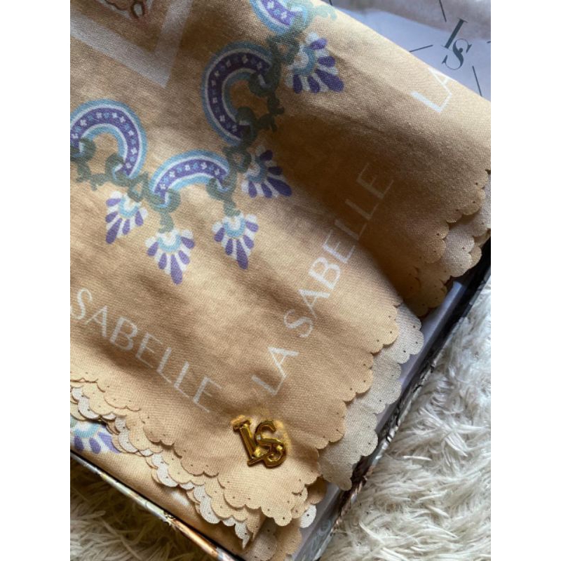 PRELOVED LASABELLE KERUDUNG SEGI EMPAT