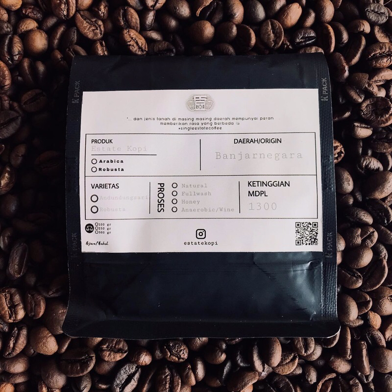 

KOPI ARABICA BANJARNEGARA. Kopi yang dihasilkan dari kebun tunggal, dibpetik dan di proses secara pribadi. Sensasi di setiap lahan/single estate.