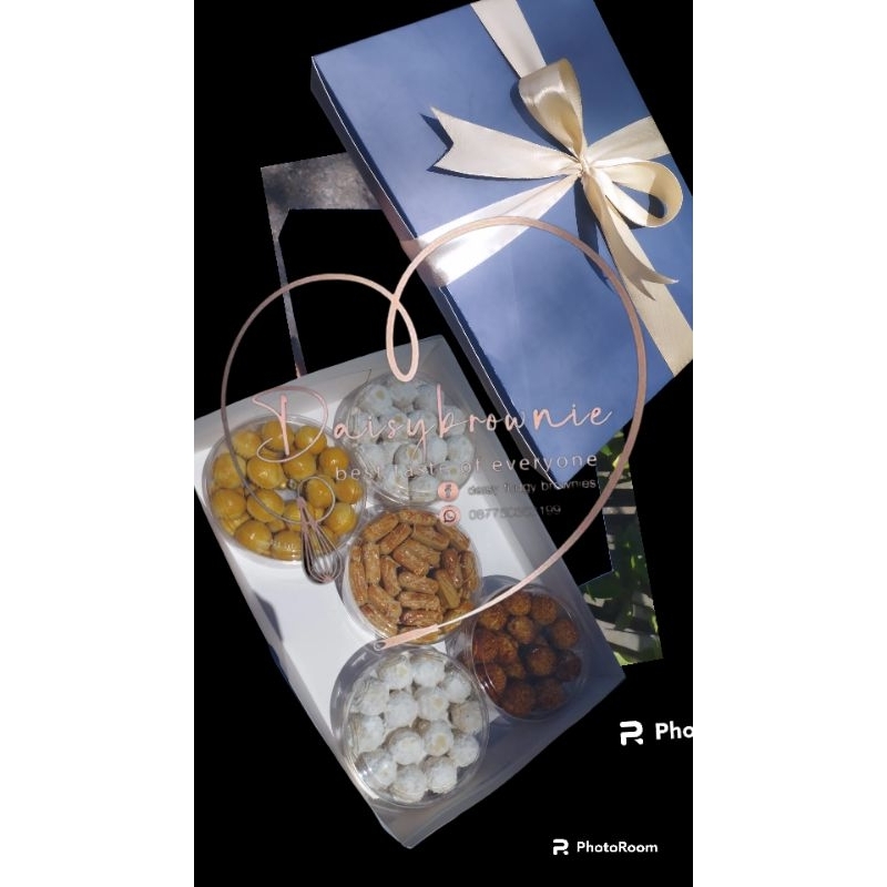 

HAMPERS KUE KERING ISI 5