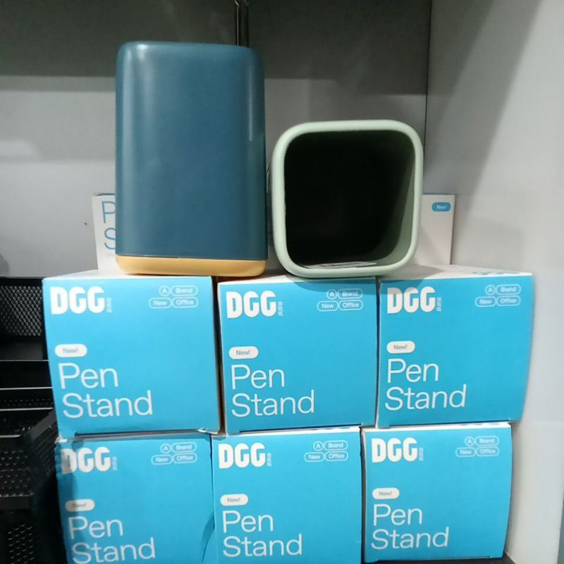 

DGG pen stand